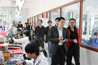 福建省委統(tǒng)戰(zhàn)部副部長、省工商聯(lián)黨組書記王玲視察虹潤公司